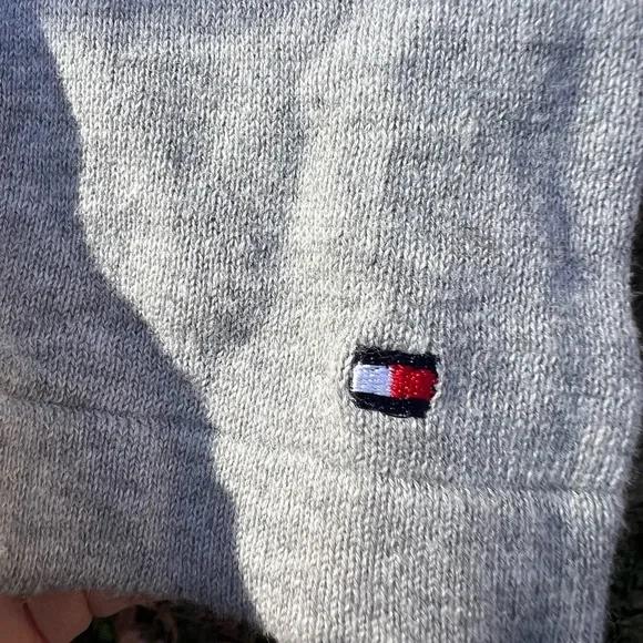 TOMMY HILFIGER Gray Plaid V neck Sweater Women’s Large - Picture 4 of 9